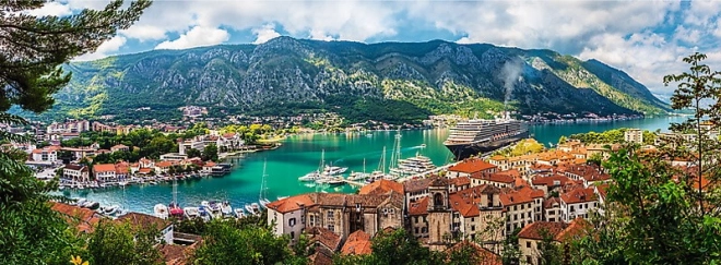 Podmanivý výhľad na Kotor