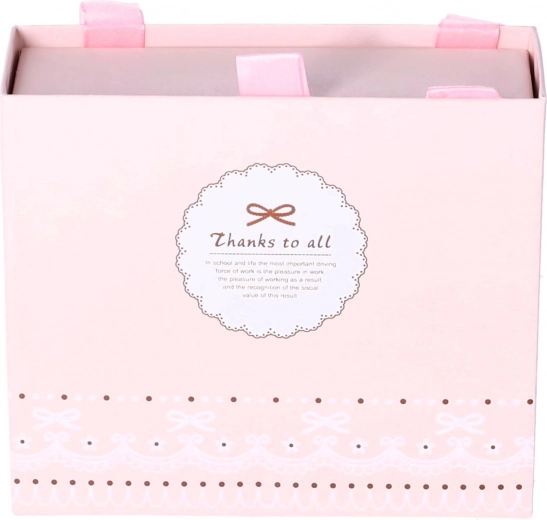 Darčeková krabička pripravená na odovzdanie