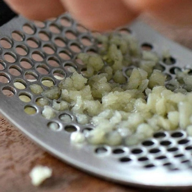 Kuchynský lis na cesnak