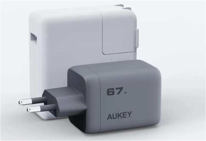 Aukey PA-C3 Comet Mix 3 GaN ultrarýchla sieťová nabíjačka 67 W 3x USB (2x USB-C a 1x USB-A)