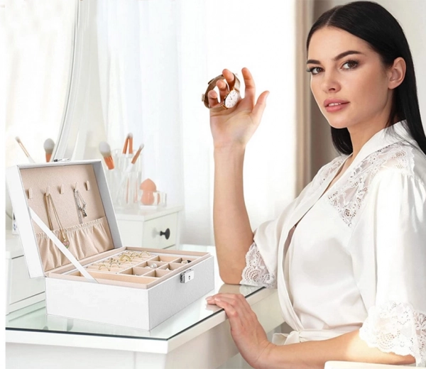 Elegantný doplnok toaletného stolíka