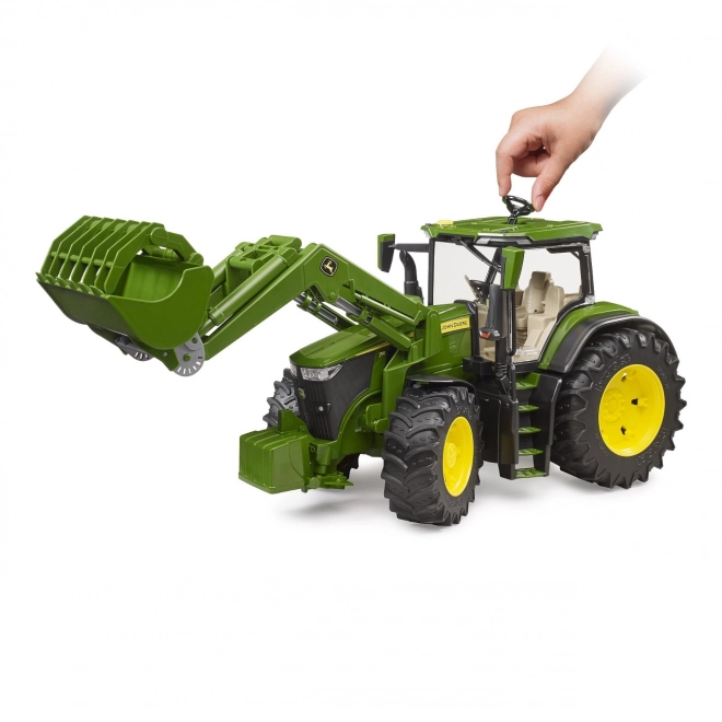 Bruder traktor John Deere s čelným nakladačom