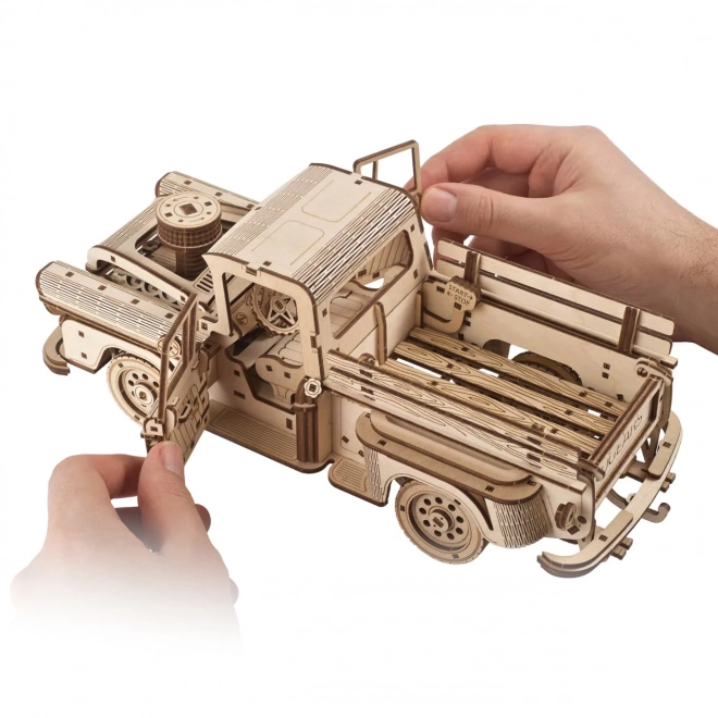 Ugears drevené mechanické puzzle Americký pick-up