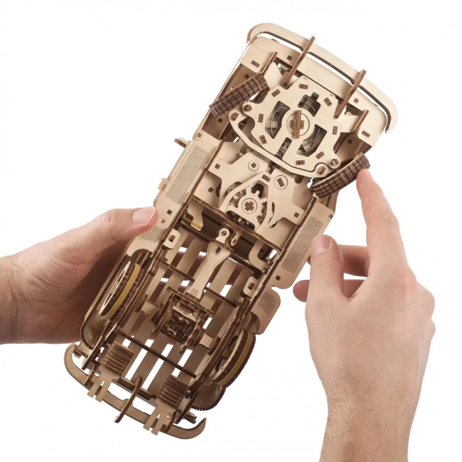 Ugears drevené mechanické puzzle Americký pick-up