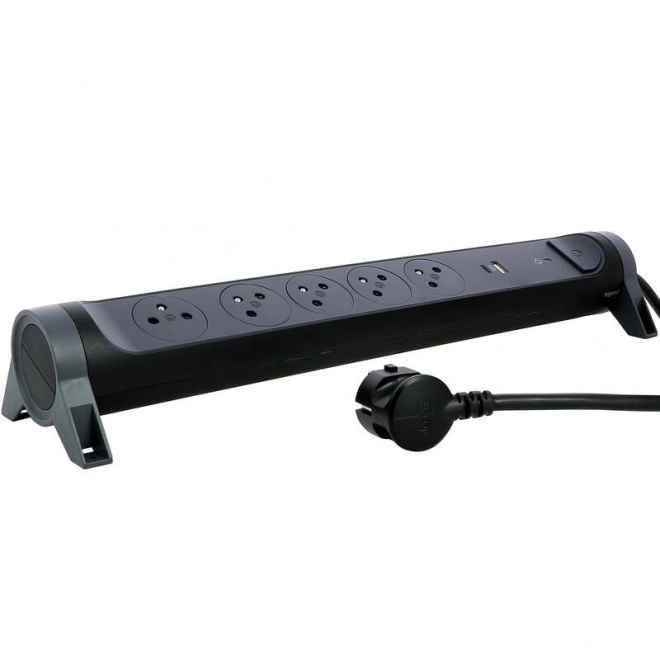 Praktický čierny predlžovací kábel s USB A/C portmi