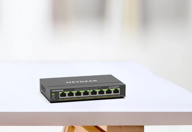 Gigabit ethernet switch s pokročilou správou PoE+