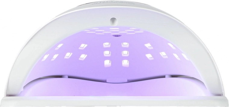 Rýchle a rovnomerné vytvrdzovanie vďaka 45 LED