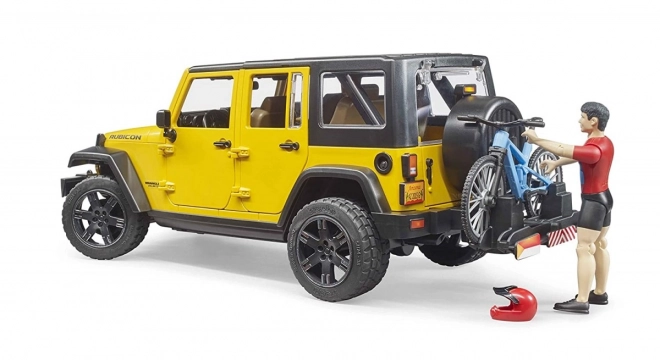 Jeep Wrangler Rubicon Unlimited s horským bicyklom a cyklistom