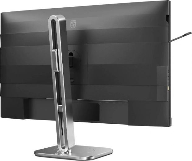Ergonómia s pivotom a čistý cable management