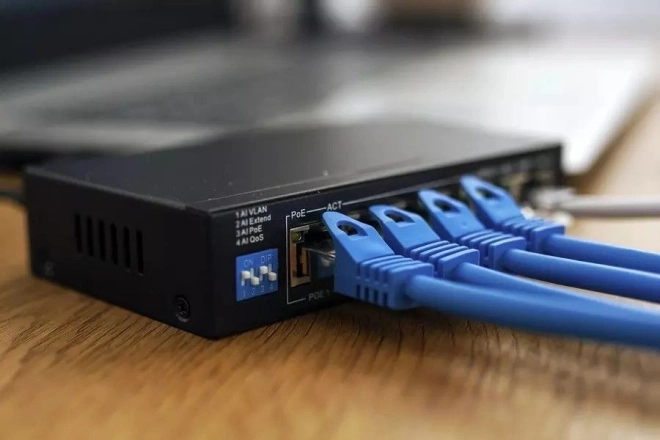 Switch Extralink Krios PoE 4x Gigabit s rozšírenými režimami