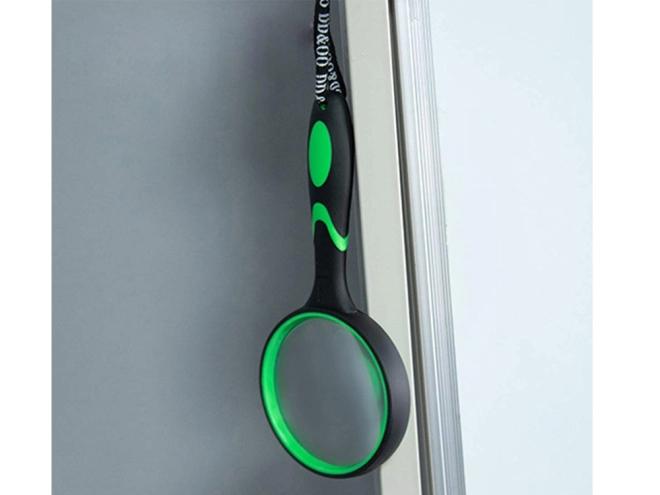 Ergonomická rukoväť a praktické zavesenie