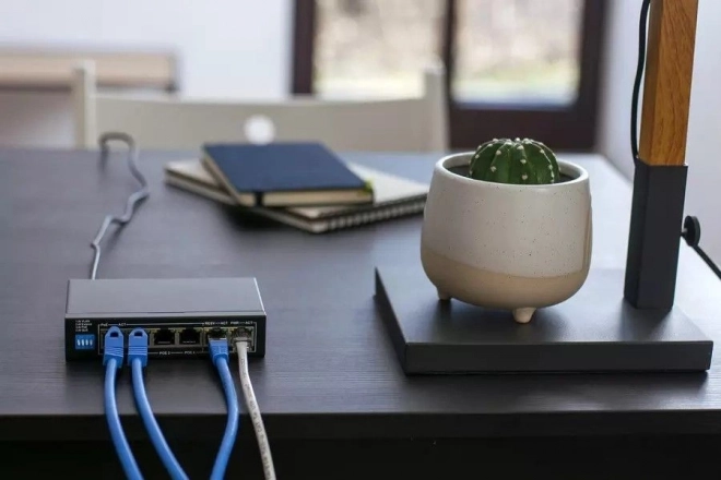 Switch Extralink Krios PoE 4x Gigabit s rozšírenými režimami