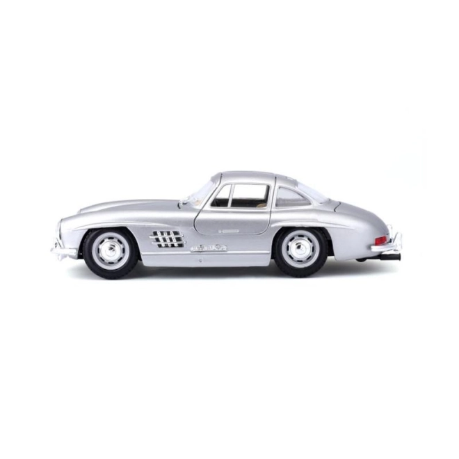 Bburago 1:24 Mercedes Benz 300SL strieborný 18-22023