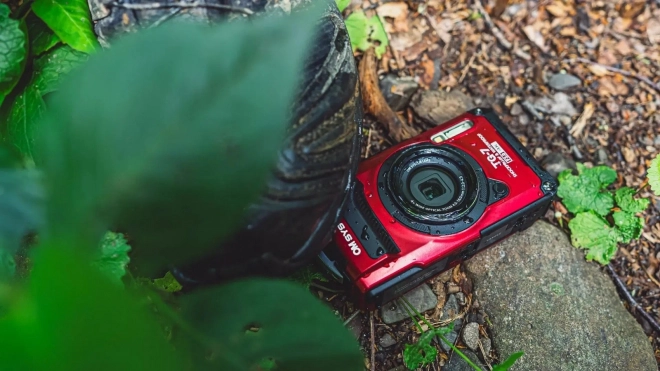 Červený fotoaparát TG-7
