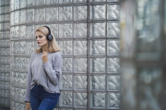 Stereo slúchadlá s mikrofónom a odnímateľným káblom