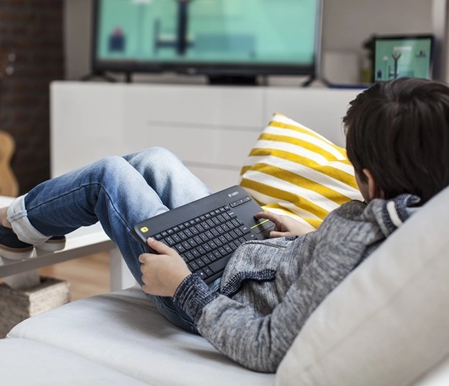 Bezdrôtová klávesnica s dotykovým panelom Logitech K400 Plus čierna