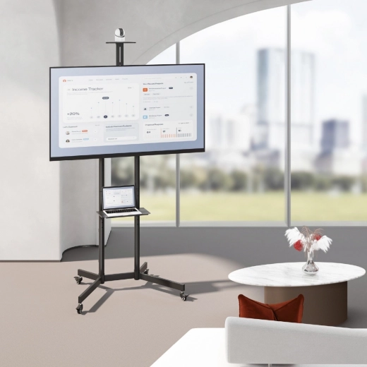 Dve praktické police: zariadenie aj kamera