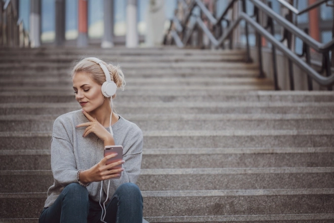 Štýlové stereo slúchadlá s mikrofónom SEP