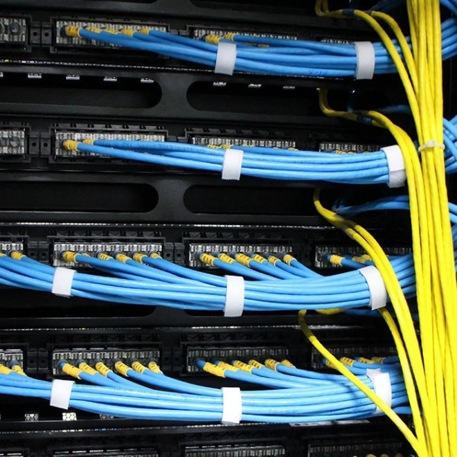 Organizér káblov pre Rack 19" Qoltec, 24 portov, 1U