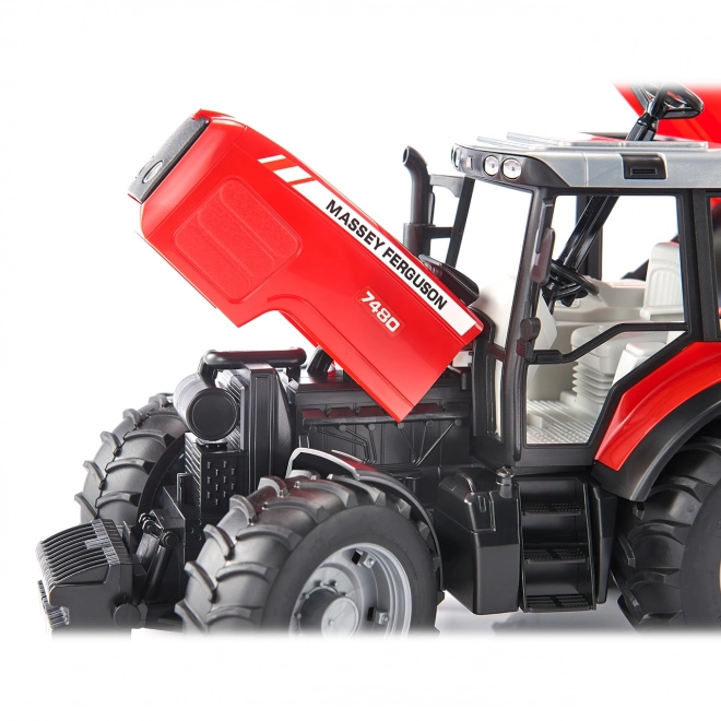 Farmársky traktor Massey Ferguson s prívesom