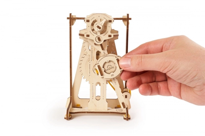 Ugears 3D puzzle - kyvadlový metronóm 92 dielikov