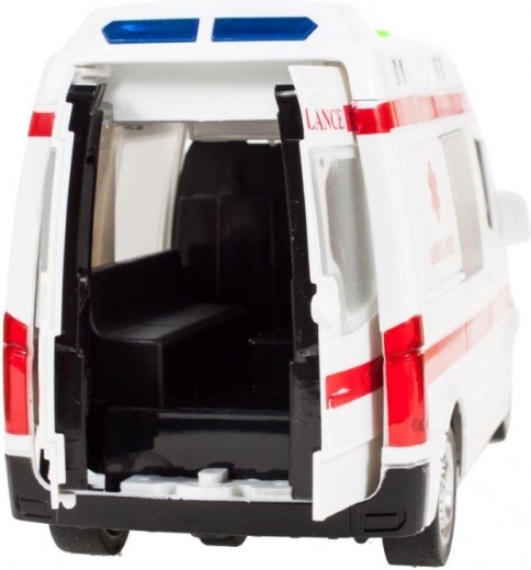 Otváracie dvere a verný interiér