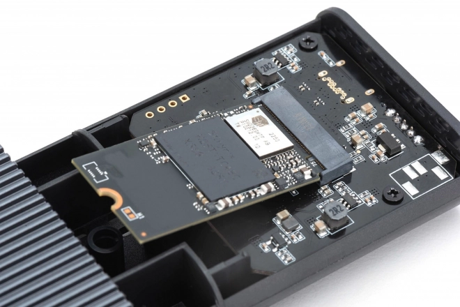 Alumíniové puzdro USB 4.0 Typ C na SSD disk M.2 NVMe 40 Gbps bez použití náradia