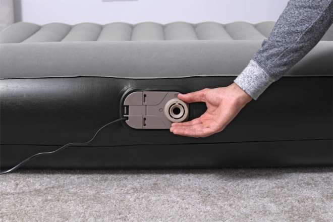 Vstavaná elektrická pumpa pre rýchle nafúknutie