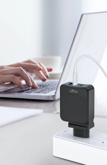 Univerzálny zasilovač 65W s 2x USB-C PD a 1x USB 3.0 QC