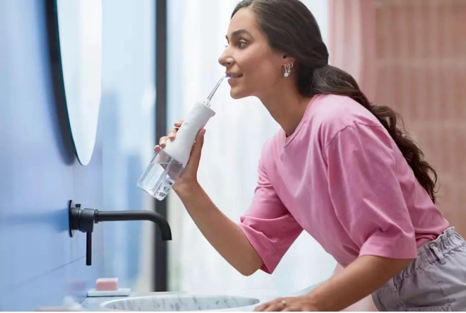 Biely prúdiaci irigátor Philips Sonicare