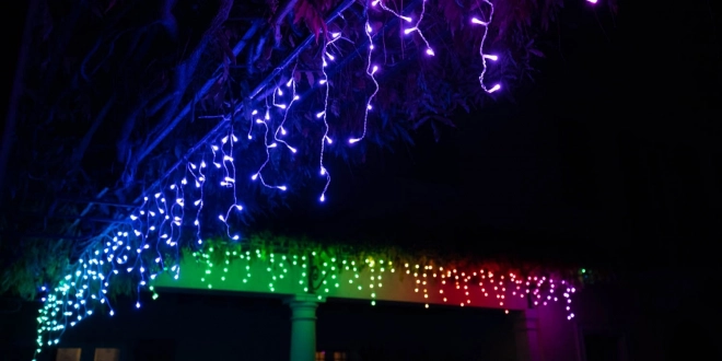 Inteligentné svetelné reťaze Twinkly Icicle 190 RGBW LED