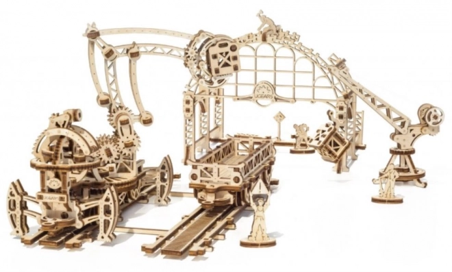 Ugears 3D drevené mechanické puzzle Mechanical Town Železničné prekladište