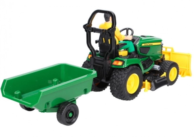 Traktor John Deere so záhradníkom a prívesom