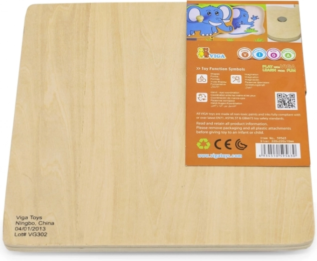 Pevná drevená doska s hladkými hranami