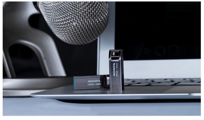 Elegantný čierny USB kľúč 128GB USB3.2