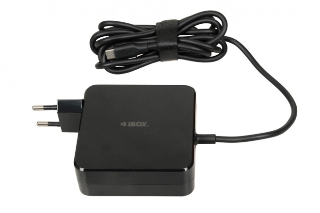 Univerzálny nabíjací adaptér pre notebooky s USB typu C