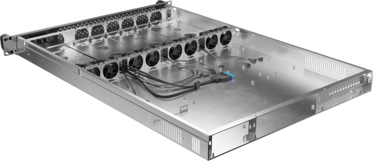 Pokročilé chladenie: 8× 40 mm PWM s nízkou hlučnosťou