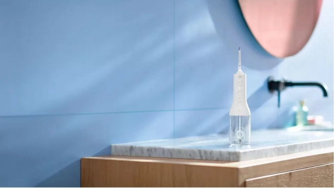Biely prúdiaci irigátor Philips Sonicare