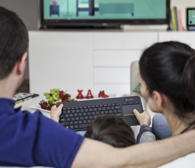 Bezdrôtová klávesnica s dotykovým panelom Logitech K400 Plus čierna