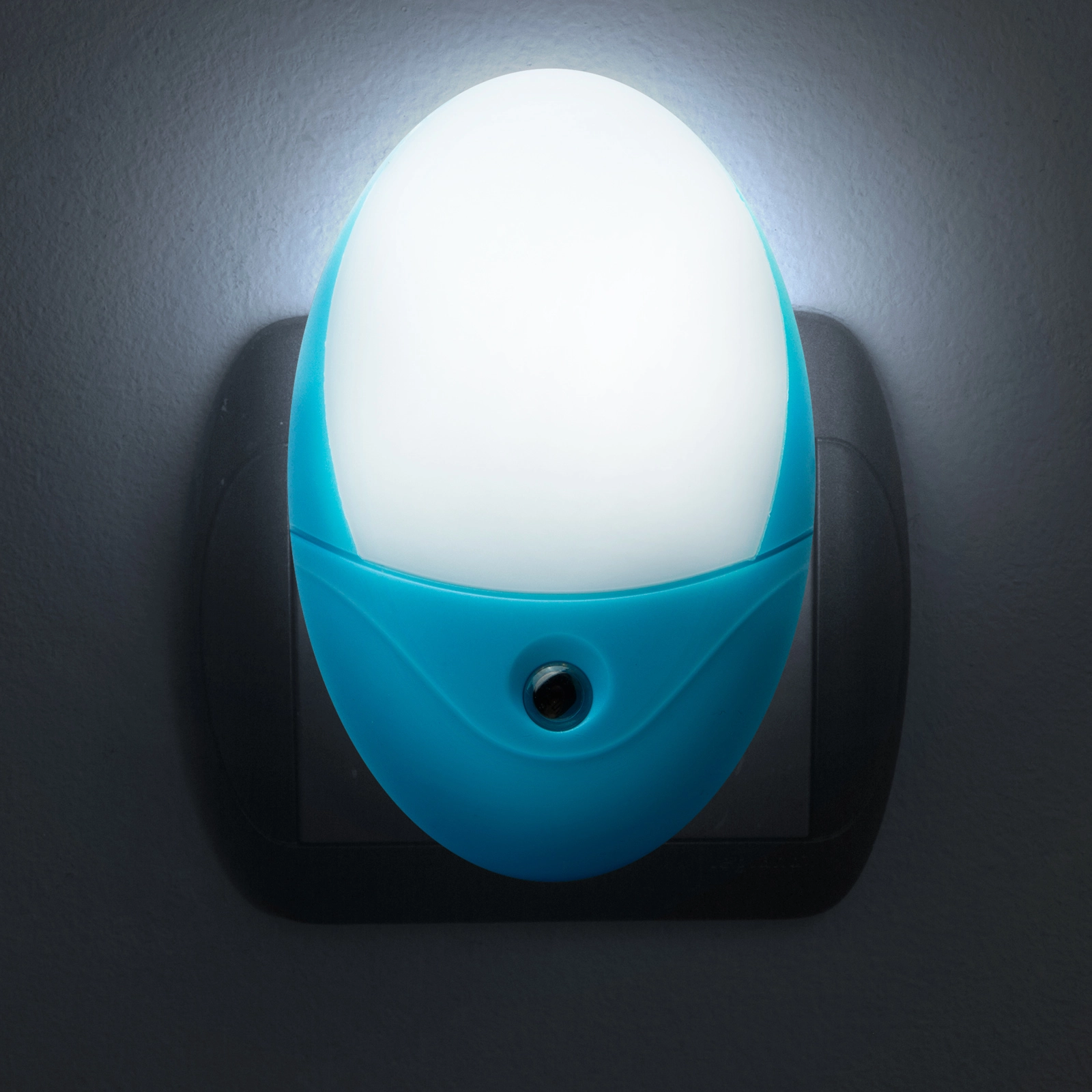 Phenom LED nočné orientačné svetlo so svetelným senzorom, modré