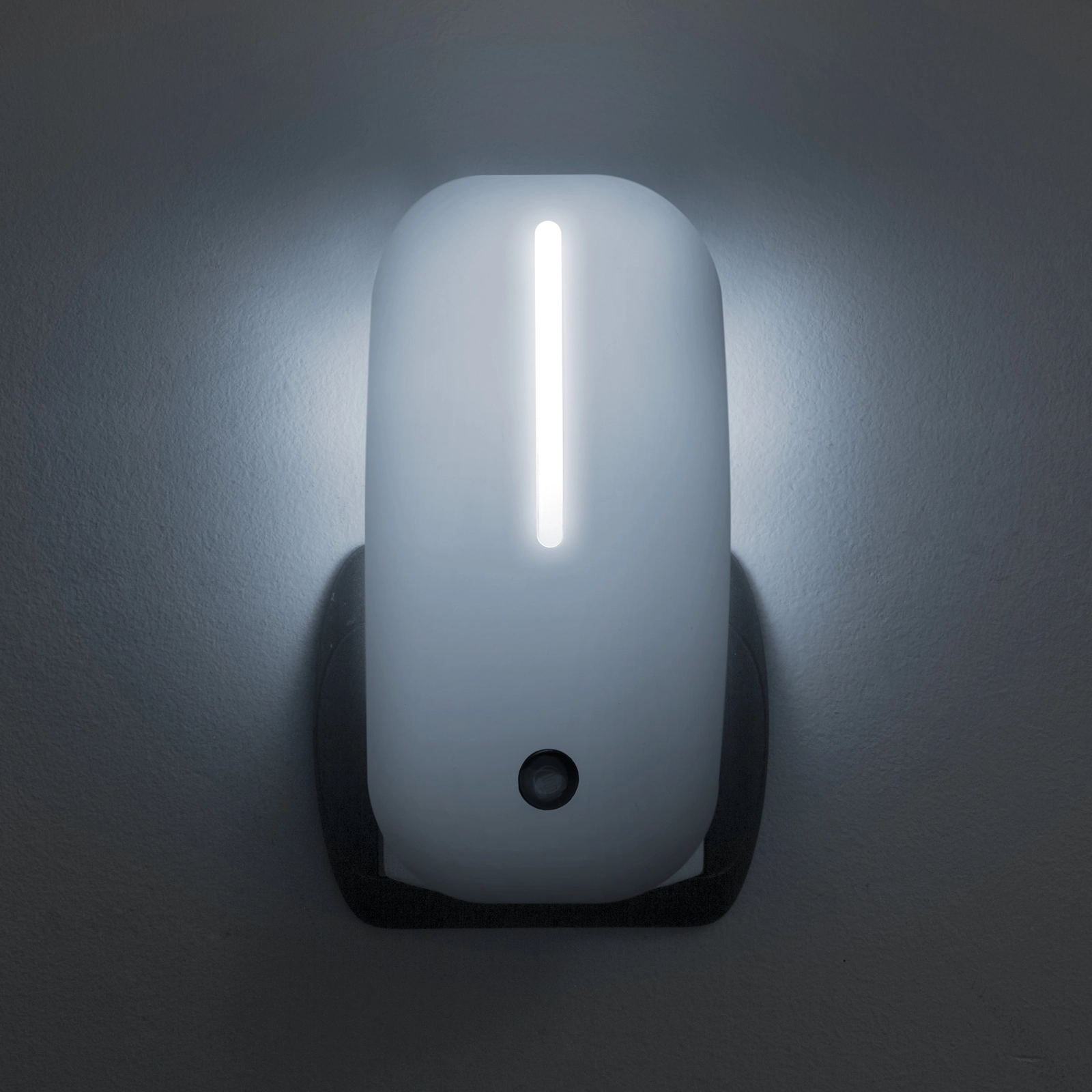 LED orientačné nočné svetlo so svetelným senzorom, biele