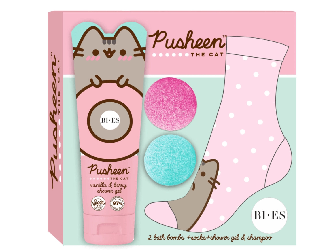 E-shop Pusheen darčeková sada pre deti – šampón a sprchový gél, 2x bomba do kúpeľa, ponožky
