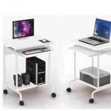 Biele počítačové stoly