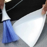 Mini zmetáčik s lopatkou na stôl, klávesnicu a auto